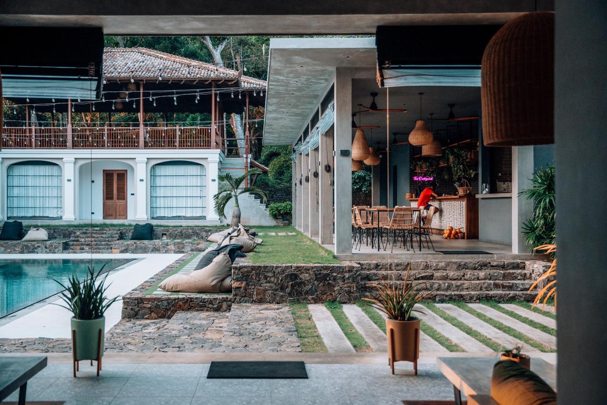 The Salty Pelican Yoga & Surf Retreat Диквелла Экстерьер фото
