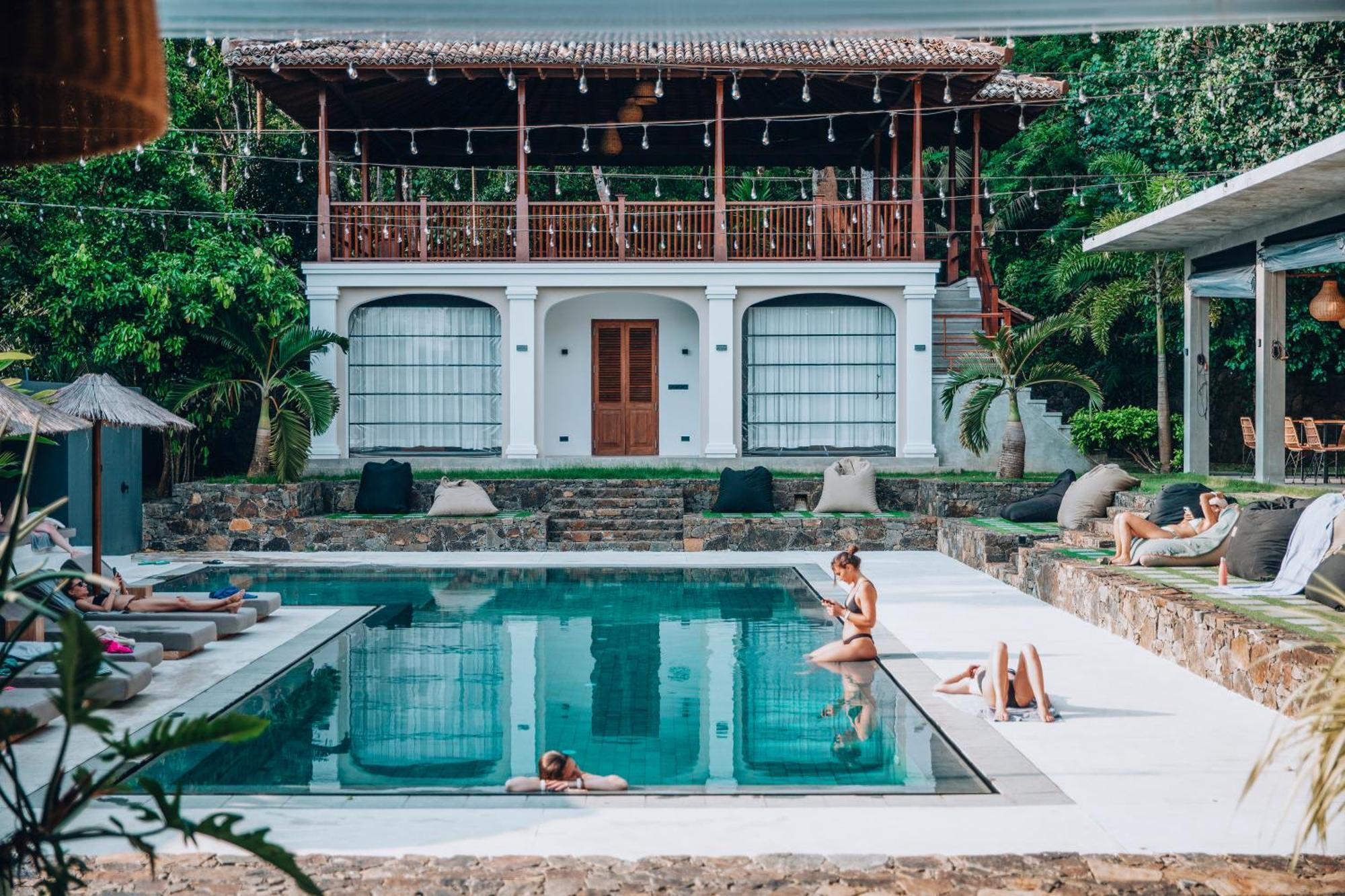 The Salty Pelican Yoga & Surf Retreat Диквелла Экстерьер фото